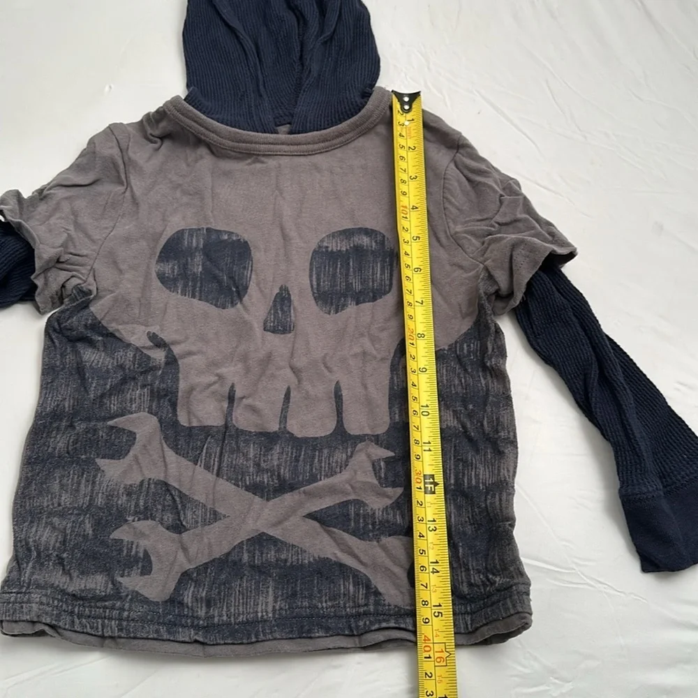 Gap gray and navy hooded long sleeve graphic t-shirt